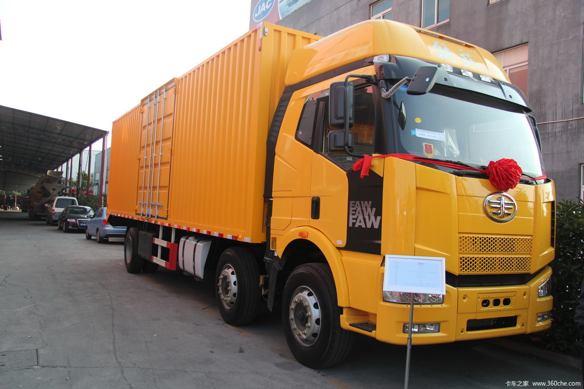 一汽解放 J6M重卡 2013款 240马力 6X2 9.4米厢式载货车