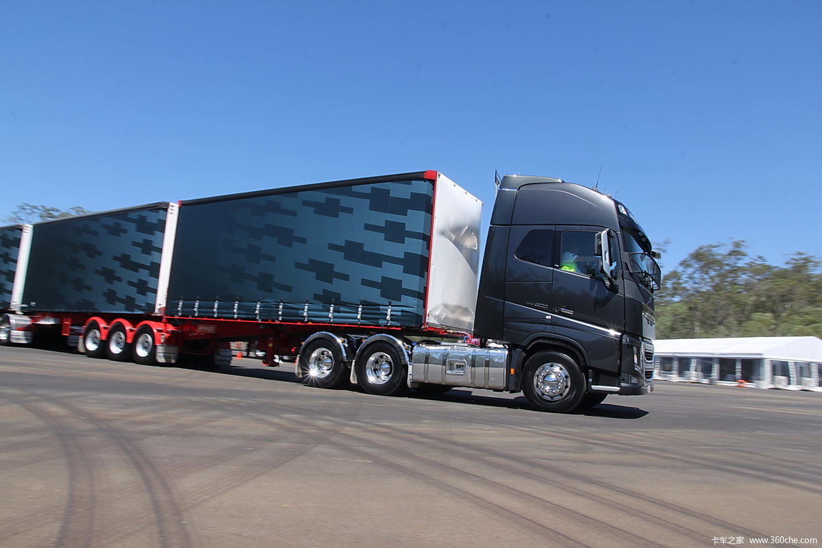 沃尔沃 新fh16重卡 600马力 6x4 牵引车(澳大利亚版三节全挂车)