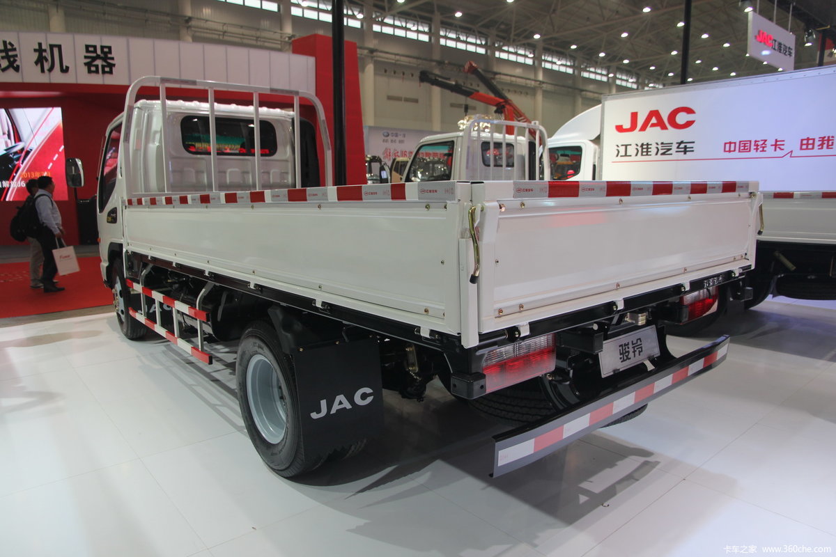 江淮骏铃 骏铃k 江淮 骏铃k330 115马力 3.8米单排栏板轻卡 外观