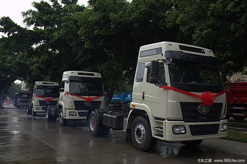 (L4K)重卡 220马力 4X2 牵引车(CA4172