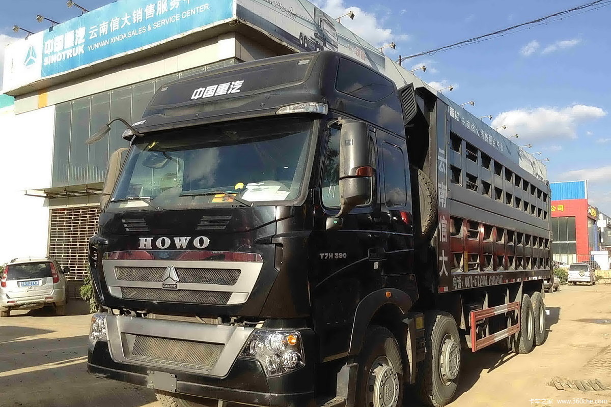 中国重汽 HOWO-T7H重卡 390马力 8X4 8.5米自卸车