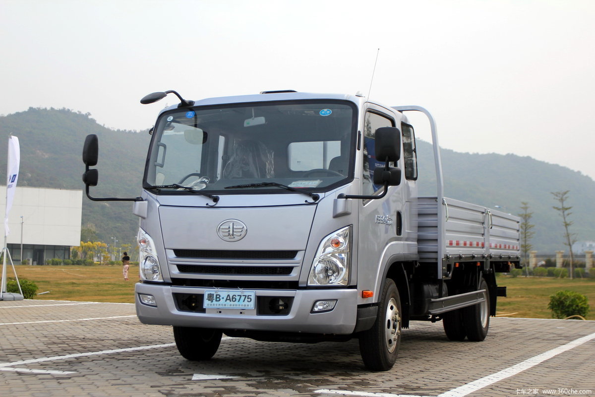 卡车图片 一汽通用 f330 豪华型 150马力 排半 轻卡