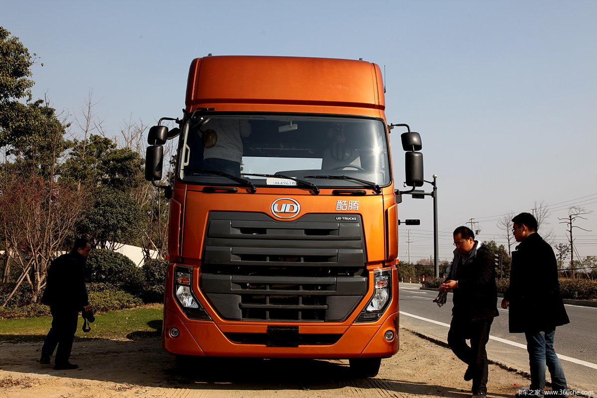 【图】东沃 ud酷腾重卡 430马力 6x4牵引车(dnd4250wc32)_实拍图片