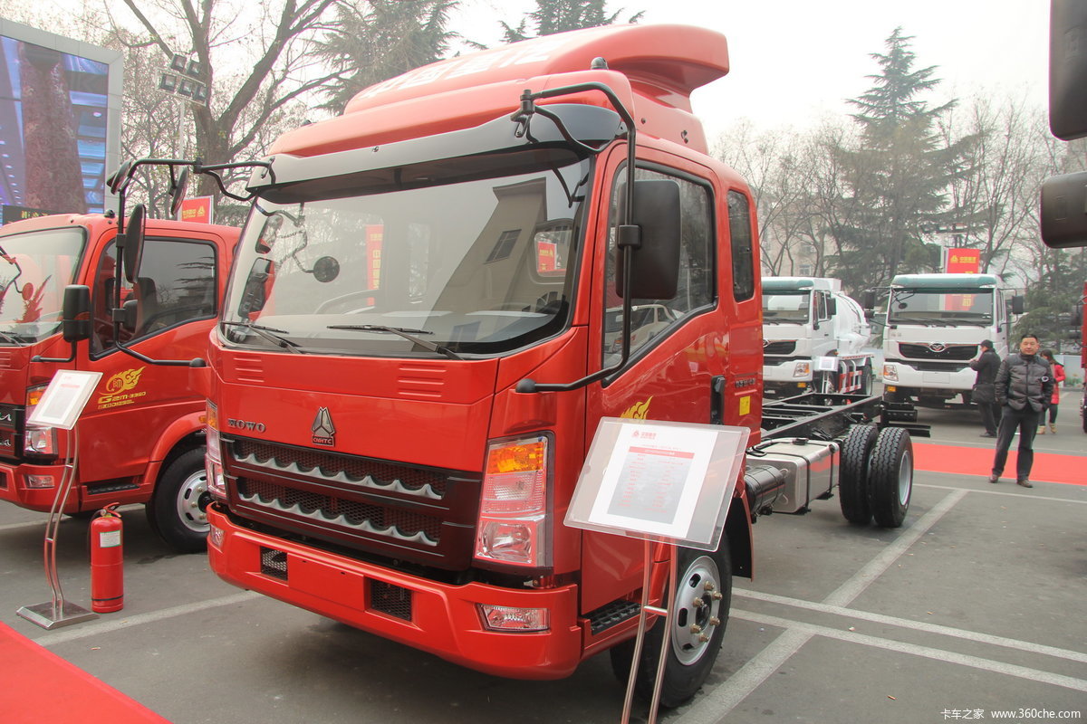 中国重汽HOWO 统帅中卡 168马力 4X2 4200轴距排半载货车底盘