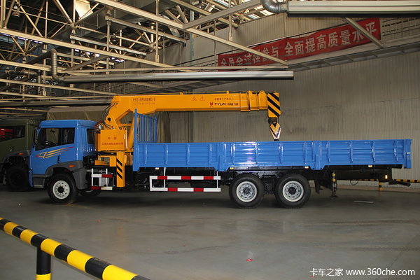 解放j5m 220馬力 6x4 隨車吊外觀圖_手機卡車之家