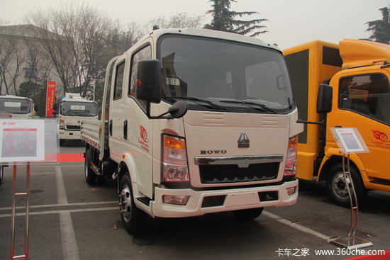 中国重汽howo悍将109马力32米双排栏板轻卡zz1047d3413d5y45报价