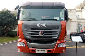 联合卡车 M270重卡 270马力 6X2 9.4米厢式载货车(QCC5252XXYD659M)