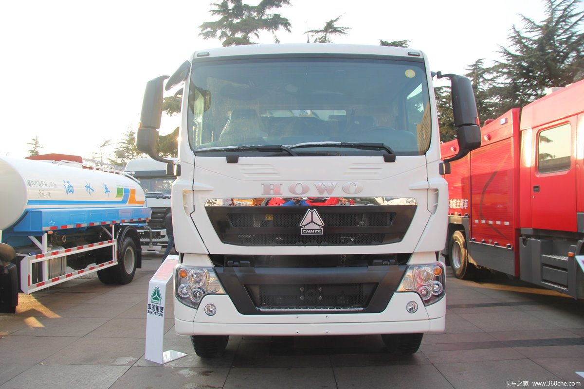 中国重汽 HOWO T5G重卡 350马力 8X4 7.4米自卸车