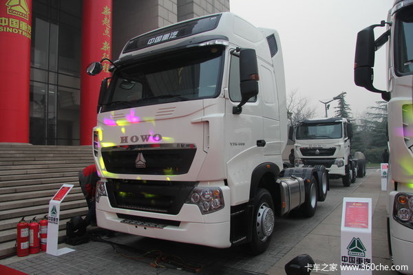 中国重汽 HOWO T7H重卡 360马力 6X2危险品牵引车(ZZ4257V323HD1W)