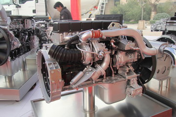 中国重汽MC07.34-30 340马力 7L 国三 柴油发动机