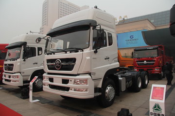中国重汽 斯太尔重卡 380马力 6X4牵引车(ZZ4253N3241D1BN)