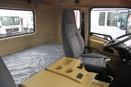 斯太尔M5G 牵引车驾驶室                                               图片