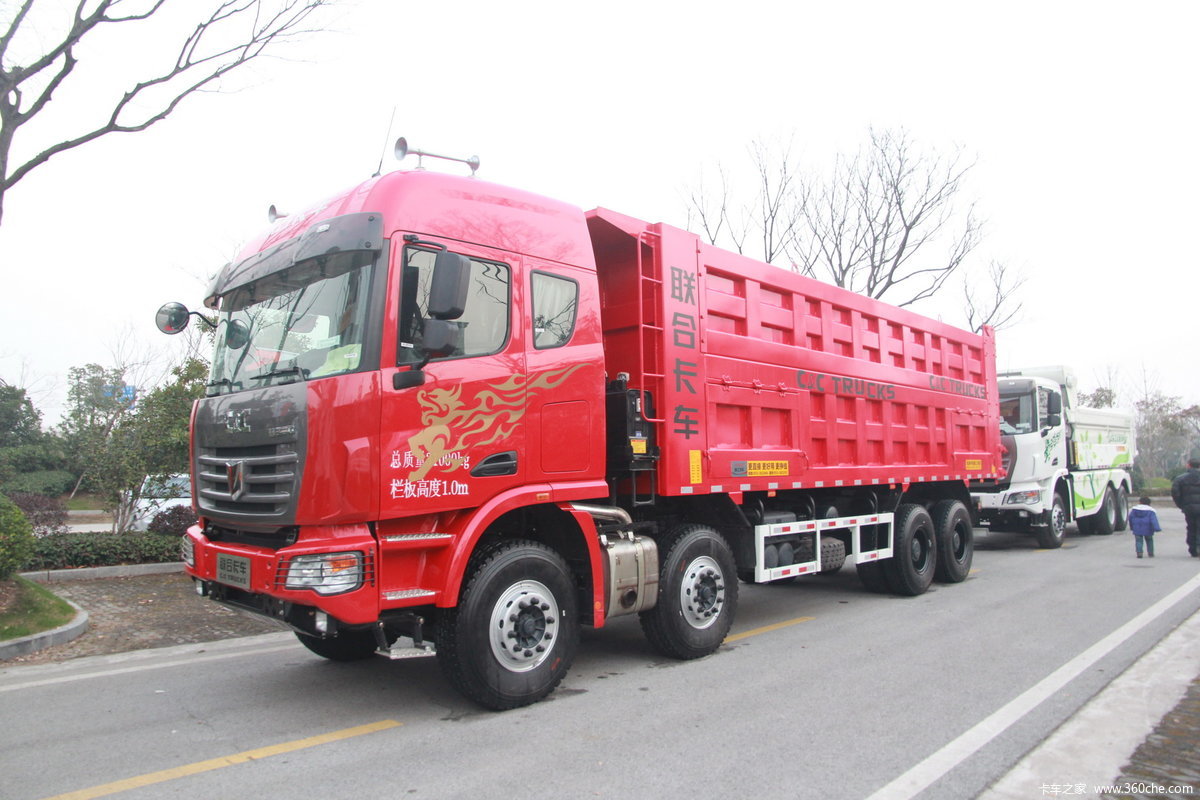 联合卡车 380马力 8x4 自卸车(sqr3311d6t6-3)