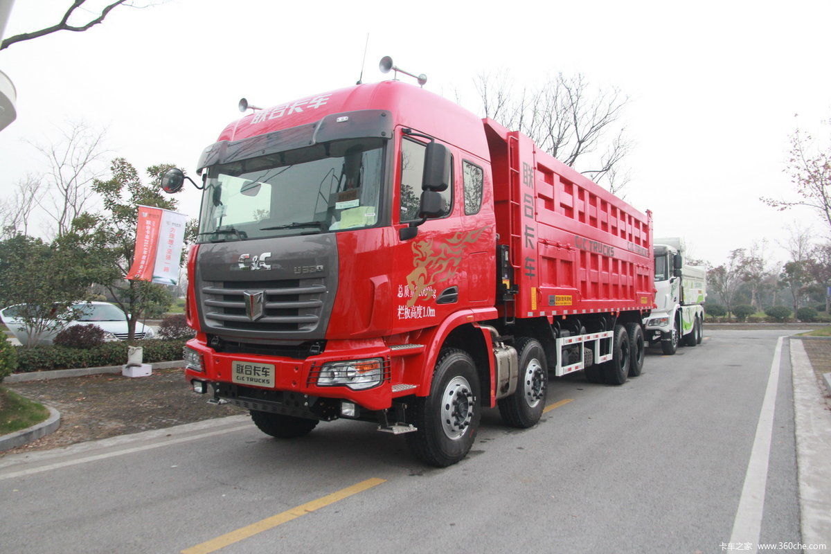 联合卡车U380 380马力 8X4 8.2米自卸车