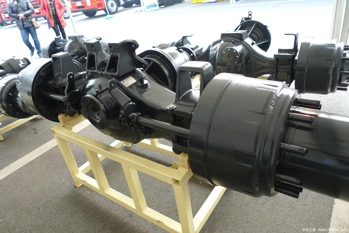 上汽红岩 驱动桥 红岩5801486298(贯通式中桥) 驱动桥 外观
