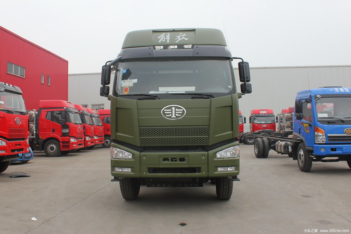 一汽解放 J6P重卡 420马力 8X4 8.5米自卸车