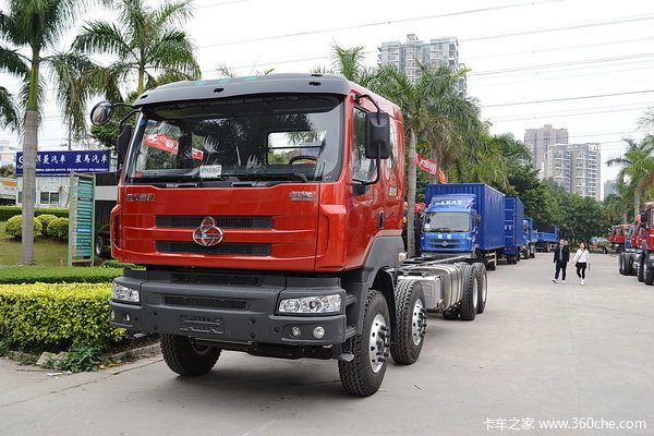 东风柳汽 乘龙M5重卡 350马力 8X4 9.6米栏板载货车底盘(LZ1310QELA)