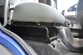 乘龙M3 自卸车驾驶室                                               图片