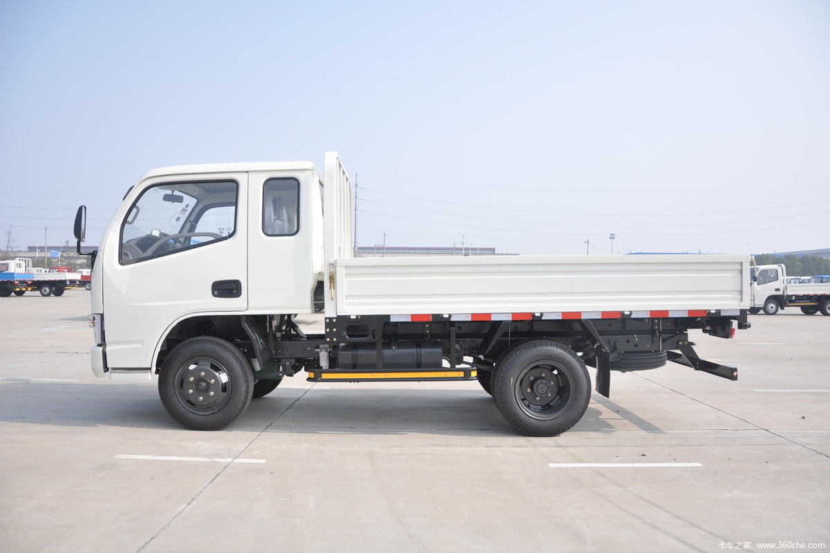 9米排半栏板轻卡>外观>东风 福瑞卡s 102马力 3.9米排半栏板轻卡