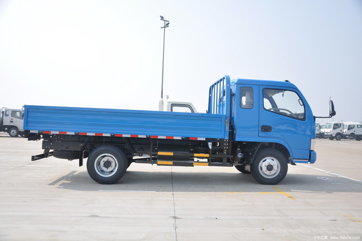 东风多利卡m 120马力 3.87米排半栏板轻卡