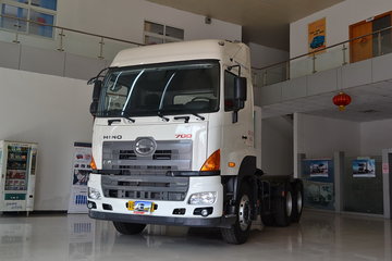 广汽日野 700系列重卡 380马力 6X4牵引车(高顶双油箱)(YC4250SS2PL5)