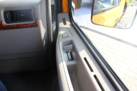 大运新N8E 自卸车驾驶室                                               图片