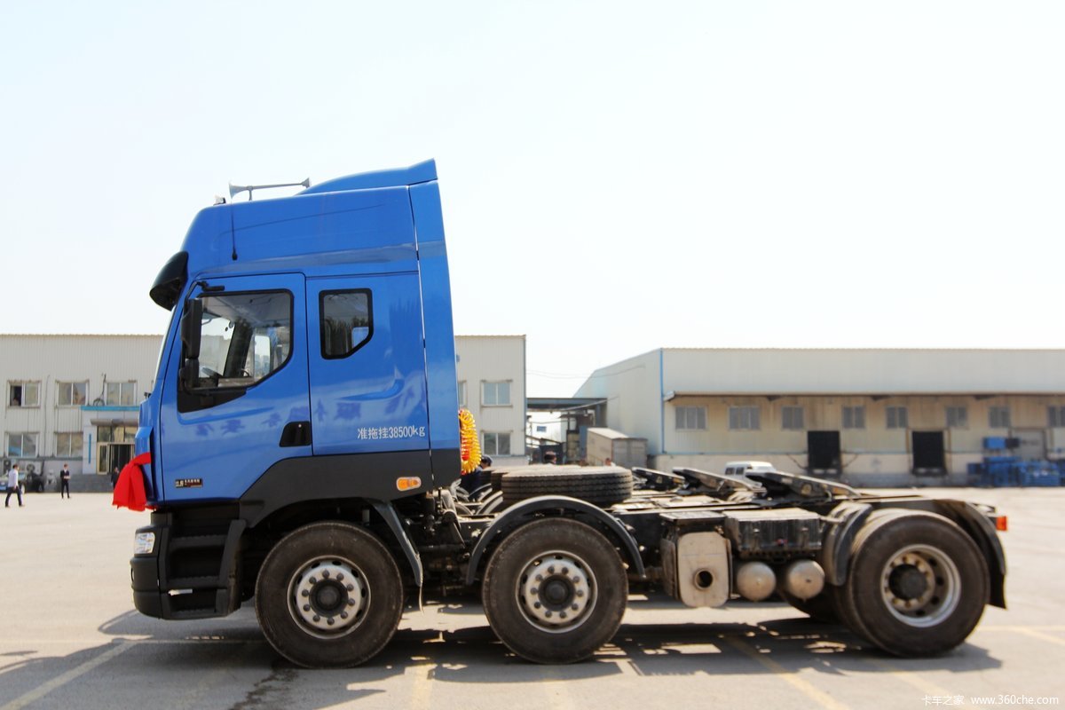 【图】东风柳汽 乘龙m5重卡 340马力 6x2牵引车(国四)_实拍图片