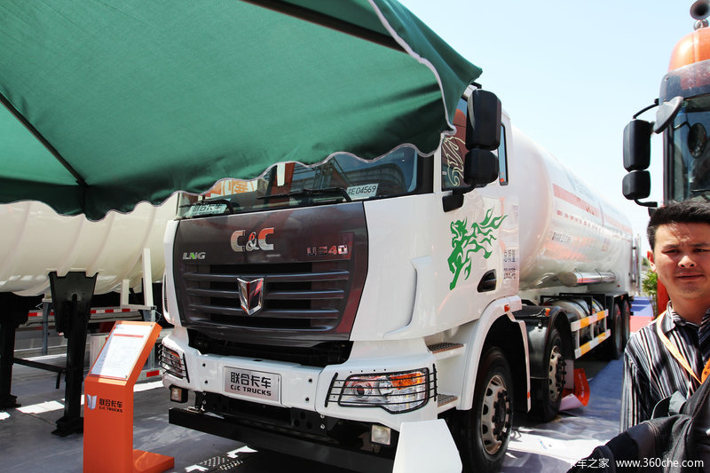 【图】联合卡车u340 340马力 8x4 lng运输车(sqr1311n6t6-e)_实拍图片