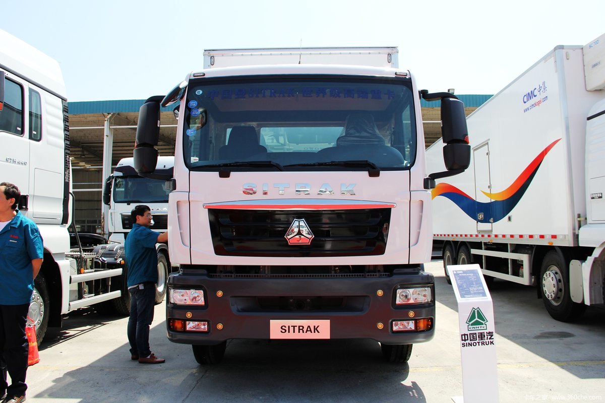 中国重汽 汕德卡SITRAK C5H重卡 240马力 8X4 8.6米栏板载货车