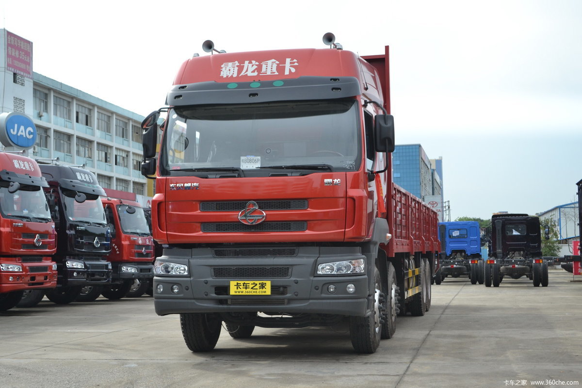 东风柳汽 乘龙M5重卡 280马力 8X4 9.6米排半载货车