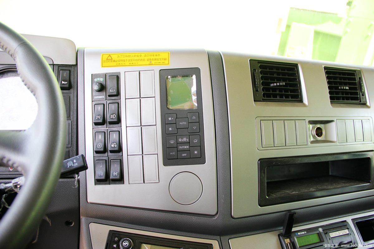 6米自卸车(u型斗新型渣土车)(sx3256dr3841) 驾驶室