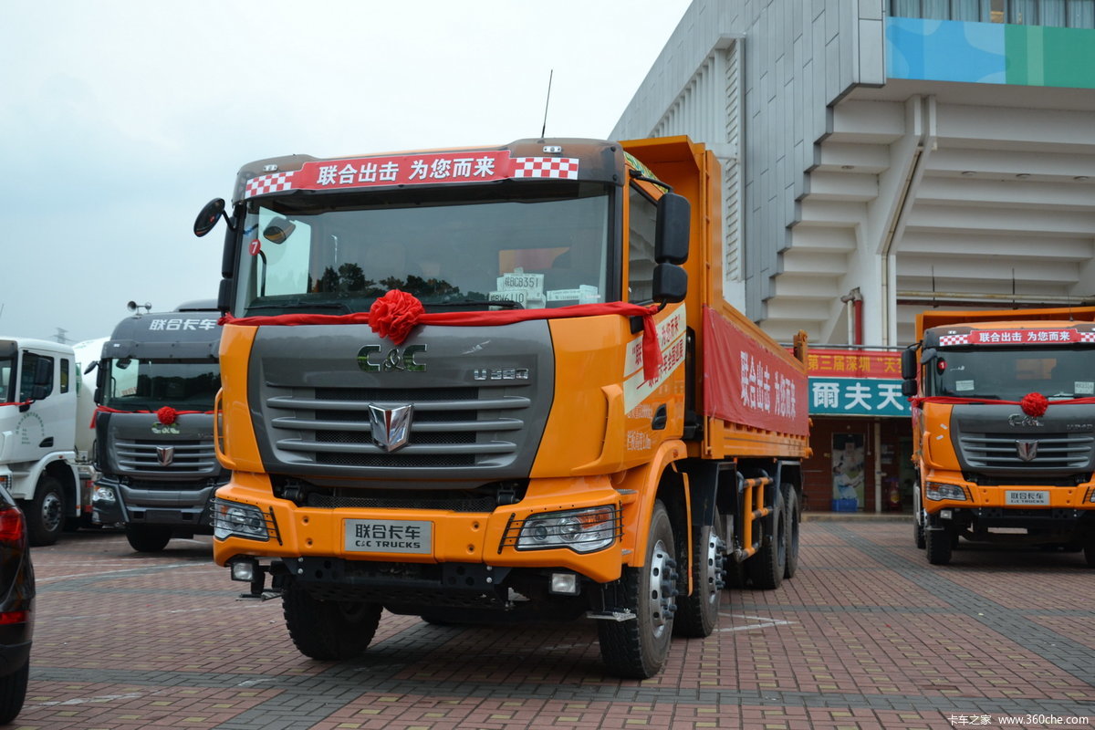 联合卡车 U380 380马力 8X4 7.6米LNG自卸车