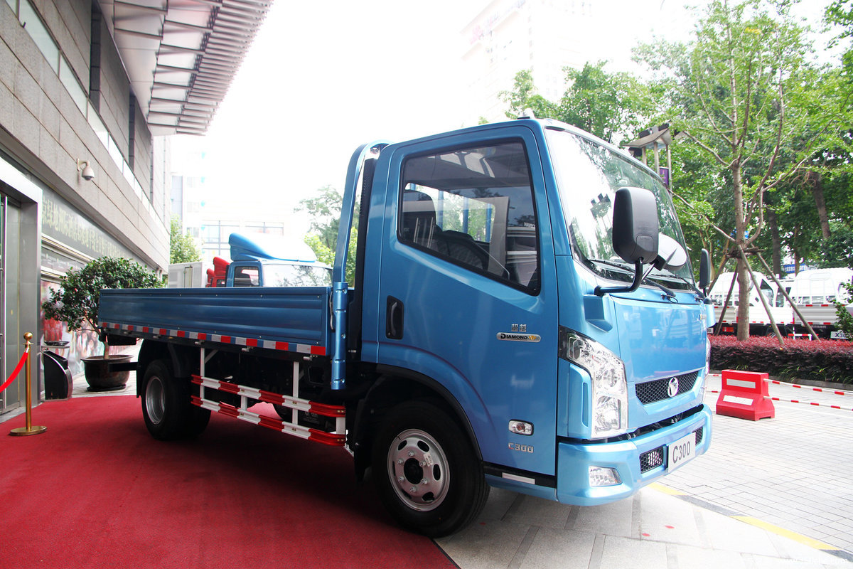 【图】跃进 超越c300-33 125马力 4.