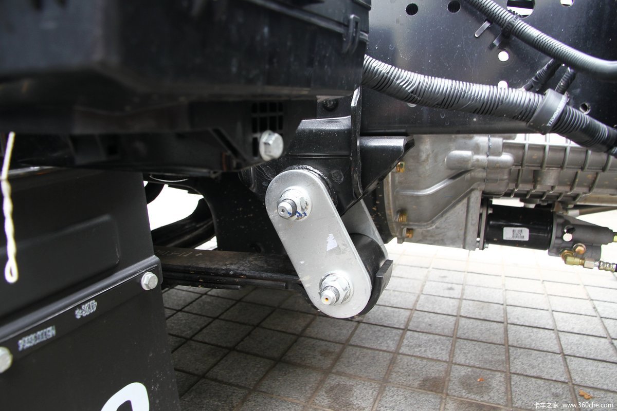 上汽跃进 超越c 跃进 超越c500-33 140马力 3308轴距单排轻卡底盘(nj