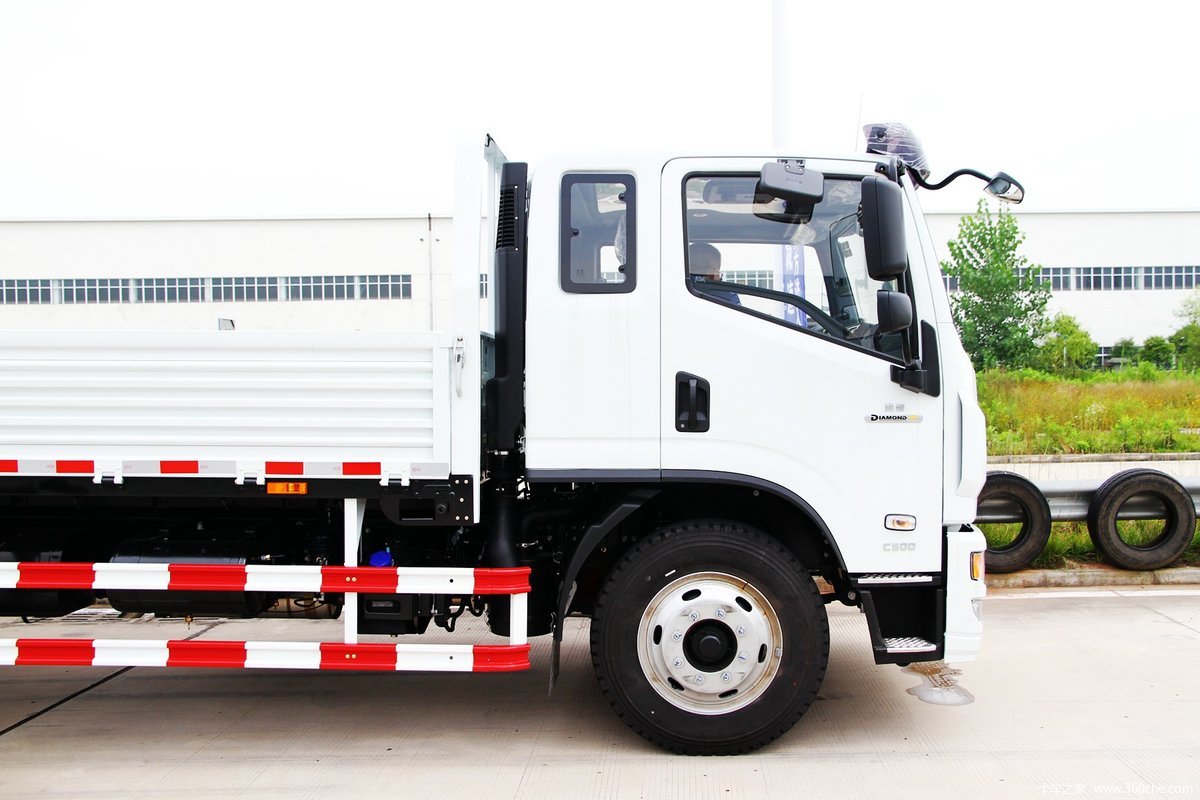 南京依维柯 超越c500系列中卡 140马力 4x2 栏板载货车