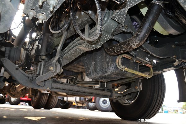 中国重汽 howo t7h重卡 360马力 4x2牵引车(zz4187n361hd1h)底盘图片