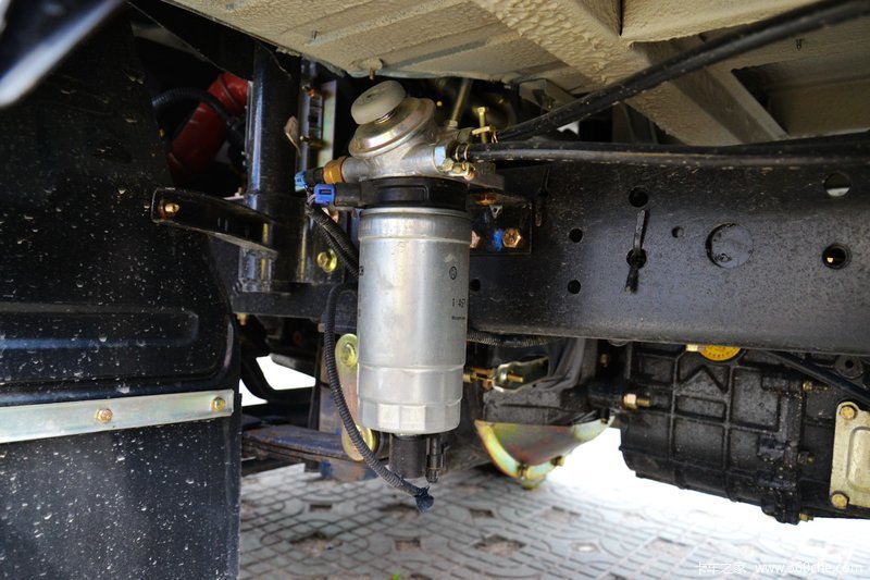 金杯领骐 68马力 2515轴距双排厢式轻卡