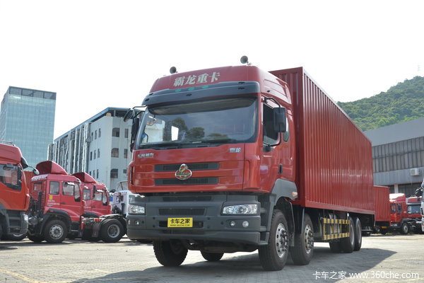 东风柳汽 乘龙M5重卡 280马力 8X4 8.2米厢式载货车(LZ5311JSQQELA)