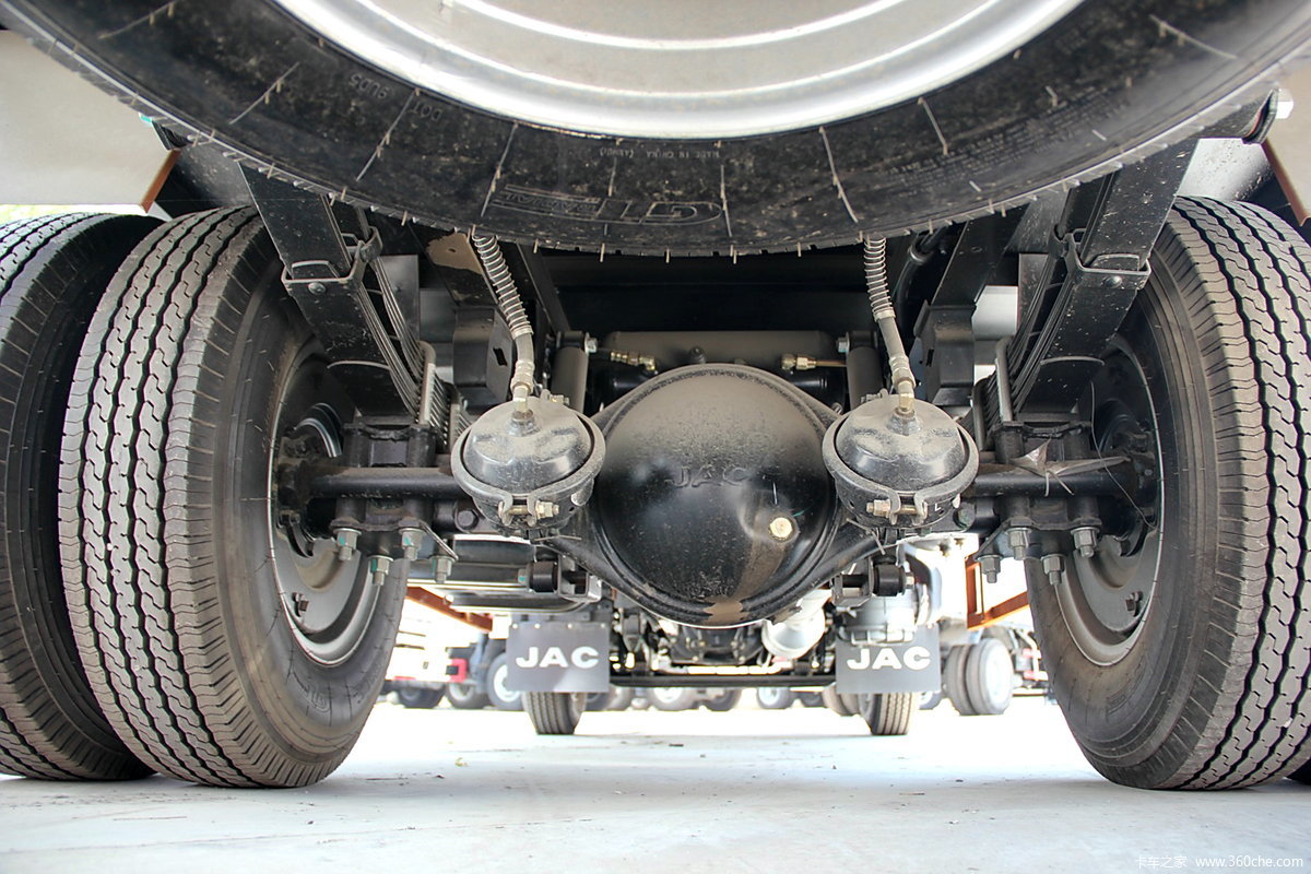 13米单排厢式轻卡(窄体)(气刹)(hfc5041xxyp73k2c3)_实拍图片_210352