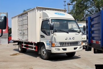江淮 骏铃W380 124马力 5.2米单排厢式轻卡(HFC5056XXYP91K2C5) 卡车图片