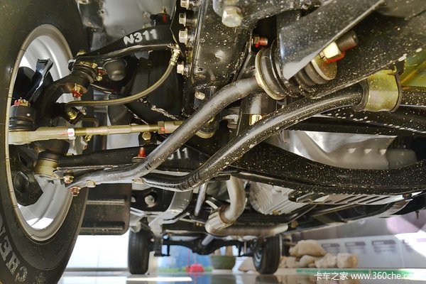 8l柴油 双排皮卡底盘图片