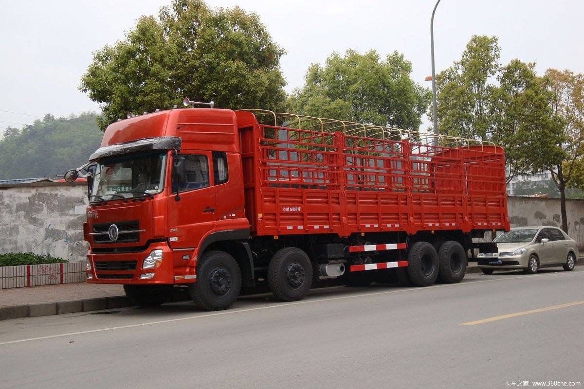 东风商用车 天龙重卡 420马力 8X4 9.6米仓栅式载货车