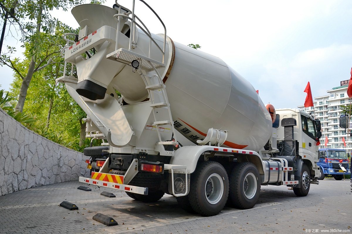 【图】福田 雷萨 336马力 6x4 混凝土搅拌车_实拍图片_220386_卡车之