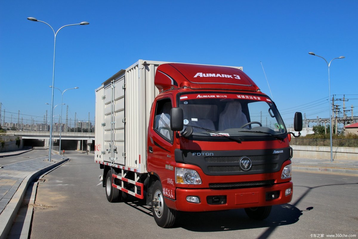 福田 欧马可3系 156马力 4.8米排半厢式载货车