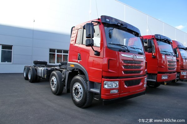 青岛解放 悍V重卡 300马力 8X4 6.8米LNG自卸车(CA3310P1K15L3T4NE5A80)