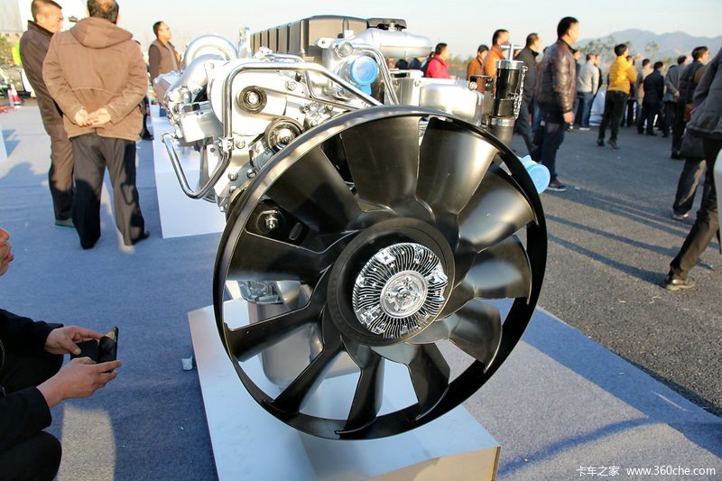 35-40350马力7l国四柴油发动机>外观> > 中国重汽 > mc07系列 > 中国