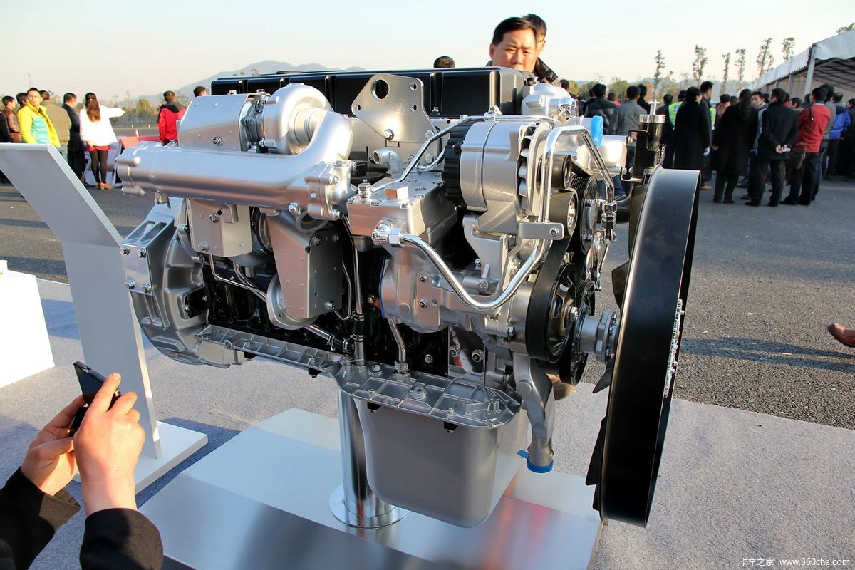 35-40350马力7l国四柴油发动机>外观> > 中国重汽 > mc07系列 > 中国