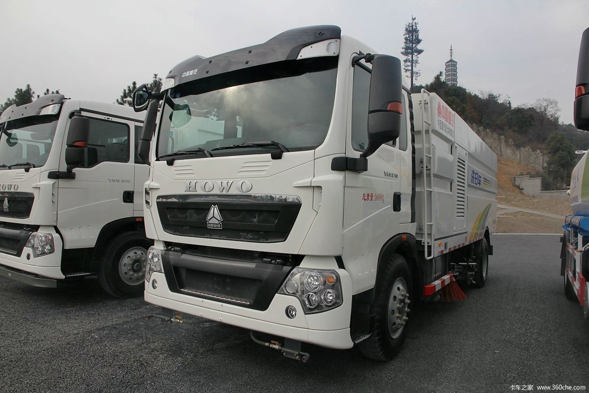 中国重汽 HOWO T5G 210马力 4X2 扫路车(华威驰乐牌)