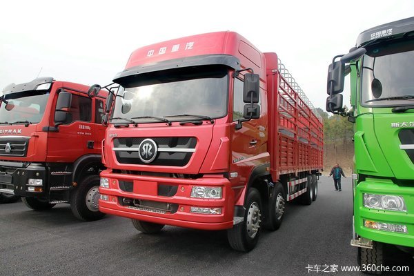 中国重汽 斯太尔DM5G重卡 350马力 8X4 9.4米仓栅式载货车(ZZ5313CCYN466GE1)