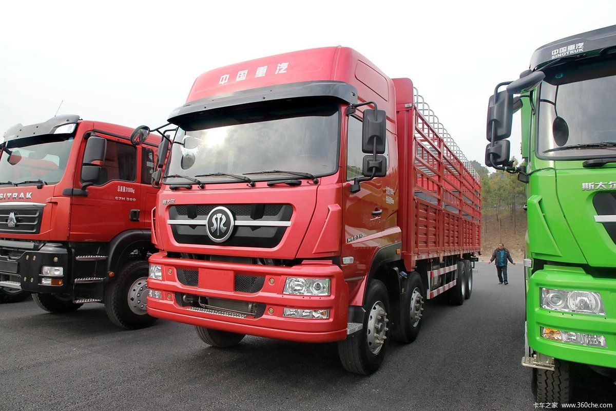 中国重汽 斯太尔M5G重卡 310马力 8X4 9.6米仓栅式载货车